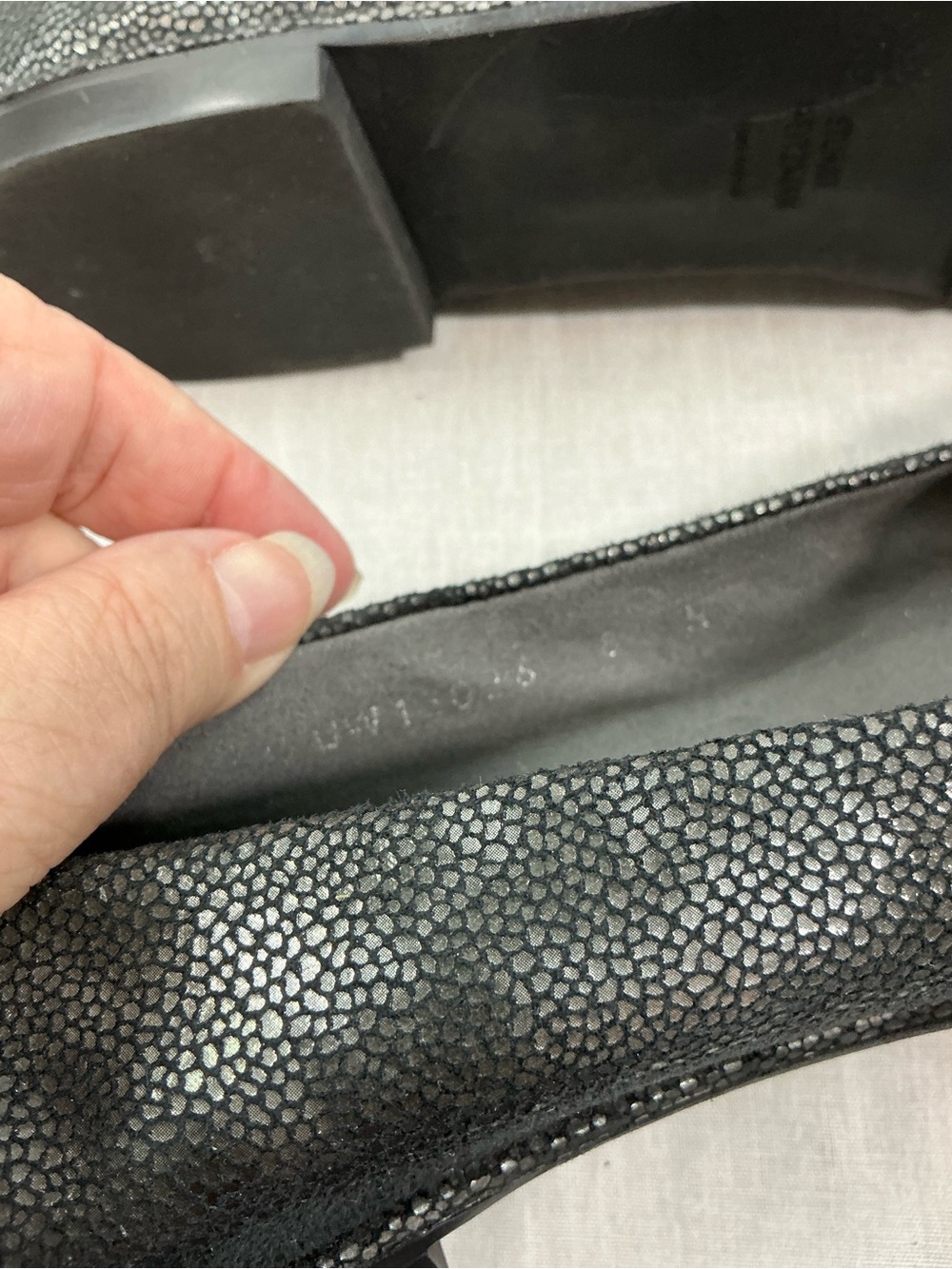 Stuart Weitzman Black Textured Buckle Flats Narrow Size 8N - Picture 8 of 8